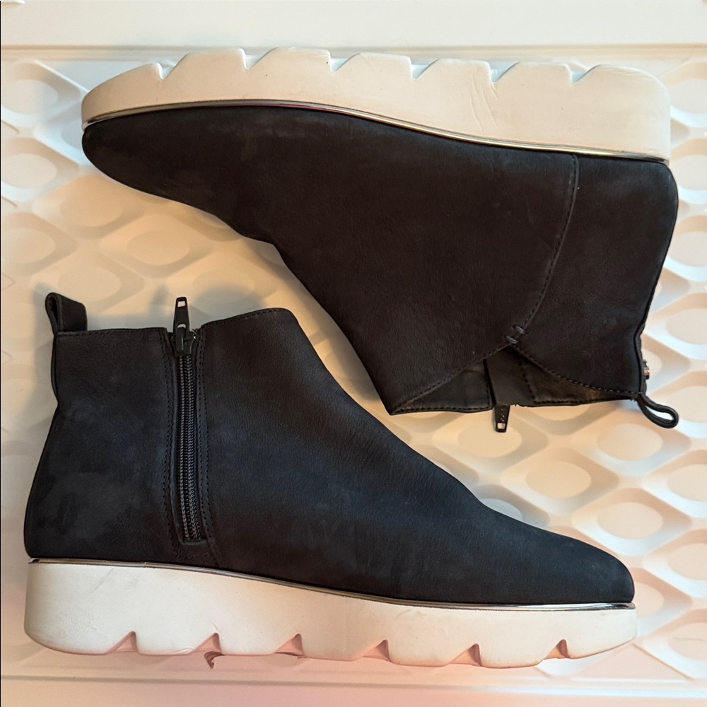 Alex Marie Women's Devitine Ankle EVA Suede Bootie Sneakers Sz 7.5M BRAND NEW !!